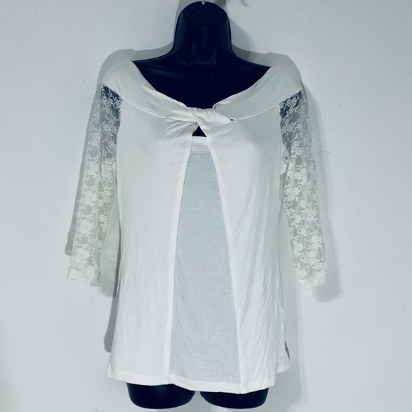 Vivalace Lace Crop Sleeve Keyhole Top - Picture 2 of 7